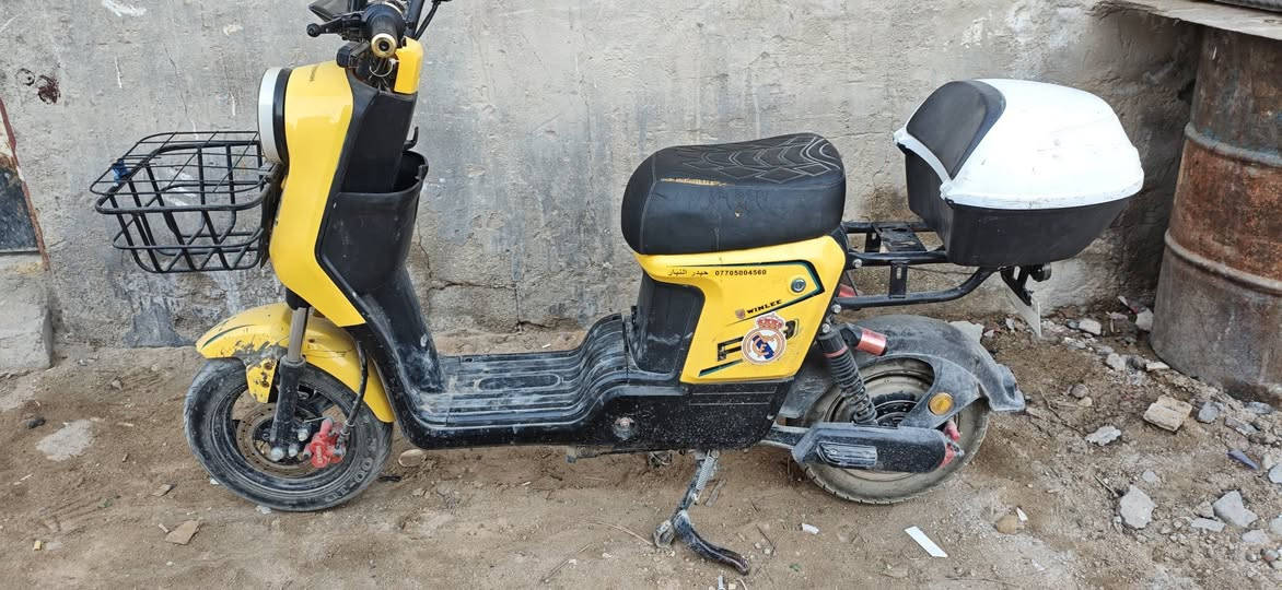 دراجة شحن R9 كهرباياتة كلة شقالة ولبريكات المامي ولخلفي شقالات وبطاريات عدد 5 جدد بس تركتة علي شحن وتفخن شقالات عادي نوع ريان دراجة نضيفة بس متربة رادلة قسلة وشاحنتة وياهة نوع ولي سعر 300 الف مكاني بصرة كرمة علي  ***********

