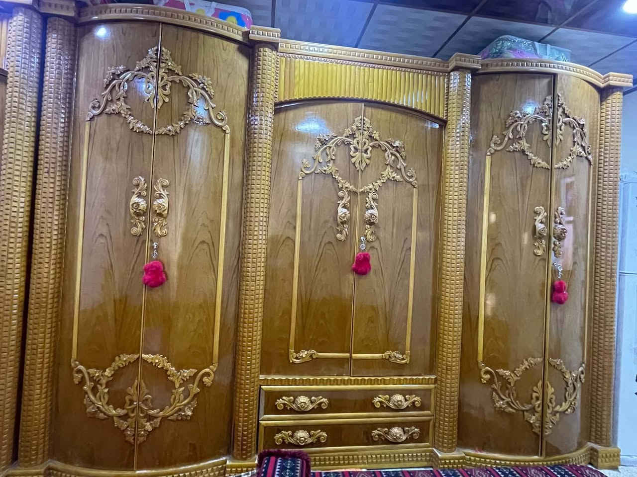 السلام عليكم
غرفه للبيع موديل برج شغل توصايا ثقيله وضخمه
مستخدمه شي قليل  الغرفه جديده واحلى من الصور
سعر مليون وربع وبيها مجال ال يريد يتصل على هذا الرقم ***********
