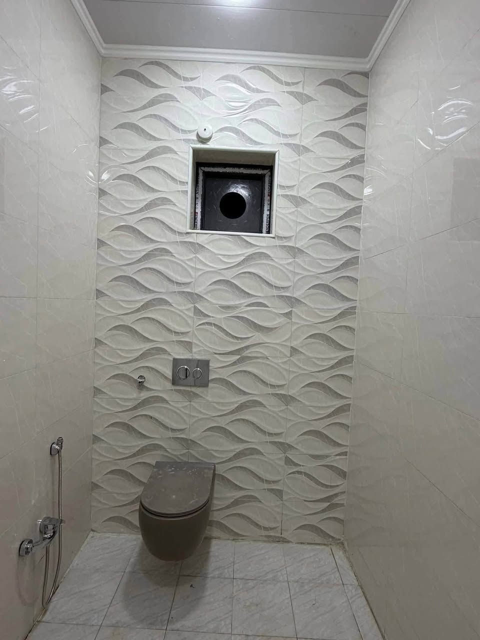 🏠 / دار للبيع مساحه ٢٠٠ م طابو صرف
واجهه ١٠ م / نزال ٢٠ م 

🧱 بناء حديث درجه أولى 
                ( فارغ تسليم مباشر للمشتري )

الطابق الاول /  مطبخ . أستقبال . هول . غرفتين . مجمع صحيات . صحيات خارجيه 

الطابق الثاني / غرفتين . هول . صحيات 

🌏 الموقع / شارع ٨٠ قرب مسجد الرحمن
        ( ثاني دار عن شارع المدارس )

الدار بناء ٢٠٢٦ غير مسكون سابقا

***********
