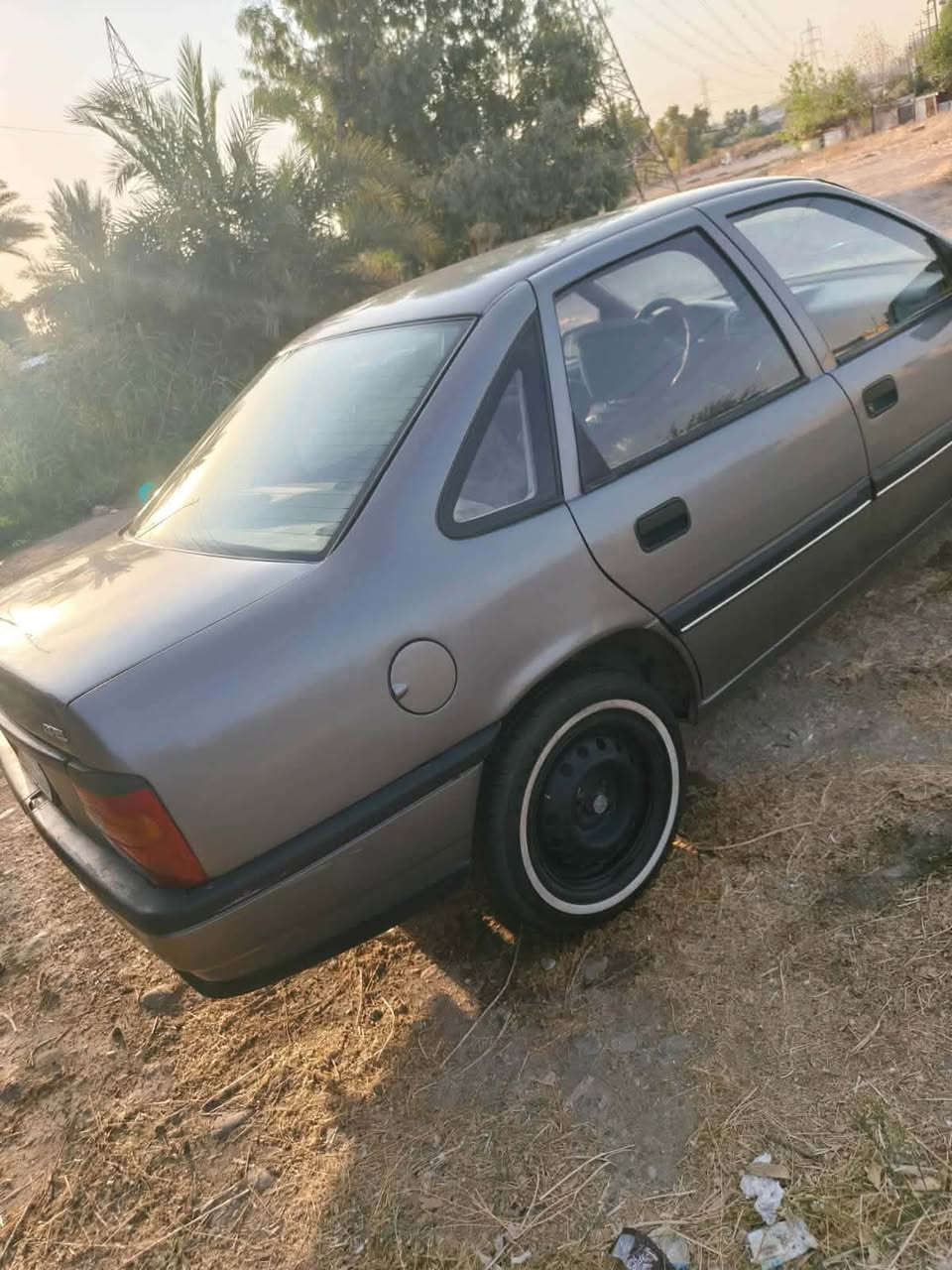 اوبل فكتره 
موديل ٩٢
مصبوغه جماليه اني صبغتها بيها شضيه بل تكمه 
مكينه كير شرط

تحويل مباشر. ثاني يوم 
سنويه جديده 
سعر ٣٢
للستفسار ***********
مكلف بل نشر اني انتصلو او واتساب
