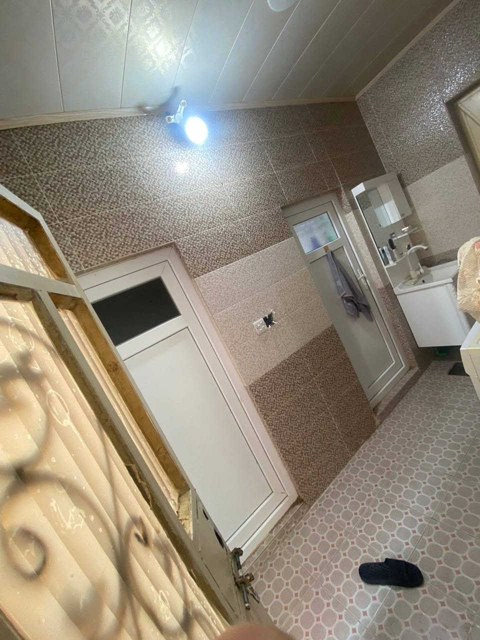 #بيت_للبيع
العنوان خانقين - امام عباس قرب منزل المختار
نوع العقار توزيع قايمقامية وعليه معاملة تمليك بالبلدية
المساحة ٢٠٠ متر يتكون من :-
استقبال /مطبخ /صالة داخلية /غرفة نوم /صحيات داخلية معزولة مع صحيات خارجية /مناور عدد٢
السعر ٤٠ مليون وبي مجال بسيط
للاستفسار عن التفاصيل أكثر ومعاينة البيت اتصل على الرقم ***********
📲 واتساب *********** #مكتب_Royal_Home_للعقار
