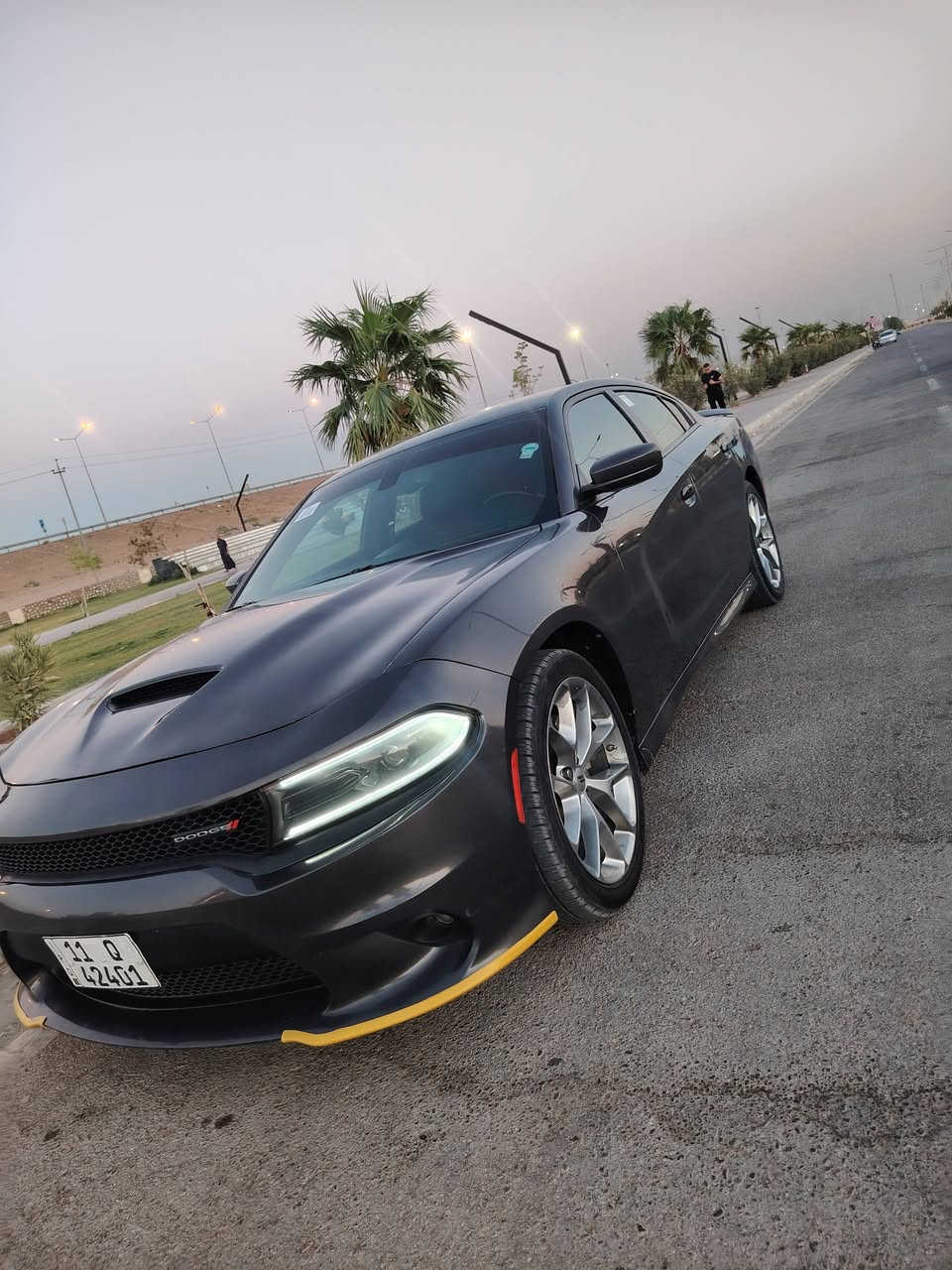 سلام عليكم
جارجر GT . سوبر تراك باك
الموديل : 2021 . (امريكي ) . 
ضرر السيارة بدون دواخل فقط حافة البنيد مع البراكيت الامامي قطعه وحده صبغ فقط البنيد
لون نفطي   مميز 
سيارة جاهزة من اي نقص 
سستم صوت اصلي 
رقم اربيل الجديد مميز. تحويل مباشر 
العداد 112 كيلو متر 
صدر بلاد جاهزه من كل نواحي بعدها بنضافتها
المحرك : V6.  3.6L . 
مكان السيارة الانبار فلوجة  . 
المواصفات :
* شاشه كبيرة مع نظام ملاحة نفكيشن GPS .
* الشاشة مع اوپشنات SRT . 
* سستم صوت الپاين مع سماعات پريميوم .. 
* مقاعد حضن قماش بلاد 
* مقعد السائق كهربائي . 
* حساسات خلفية . 
* تشغيل عن بعد . 
* ستيرن كهربائي
* محدد سرعة . 
* كاميرا خلفية .
* مرايا متحسسة للاضاءة العالية .
* كير شفتات بالستيرن . 
* دخول ذكي (بصمة) .
السعر 230 وبيها مجال

* ⁠للاستفسار.. ***********
