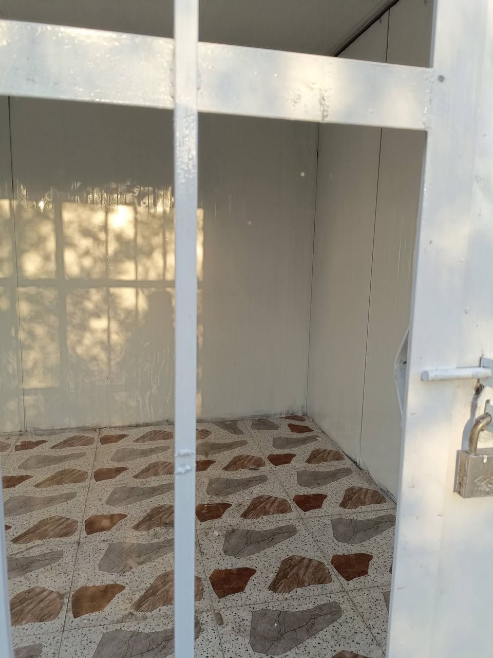 للبيع المكان المحموديه الحجم ٣ في ٣ الي يريده يتفضل خاص او يتصل ***********
