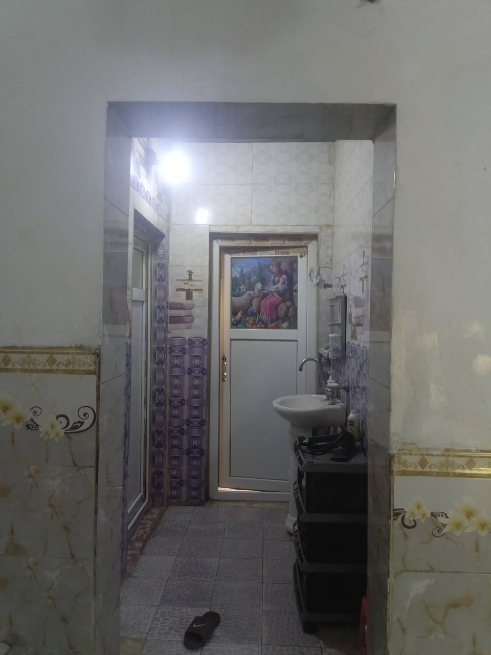 650 متر مع بيت طابو زراعي سند 25
وجه 20 متر 
البناء البيت طابوك 
مساحه البيت 150 متر 
موقع طوريج منطقه الرشيده قرب سيطره رشيده تبعد عن سيطره 400 متر
***********
***********
