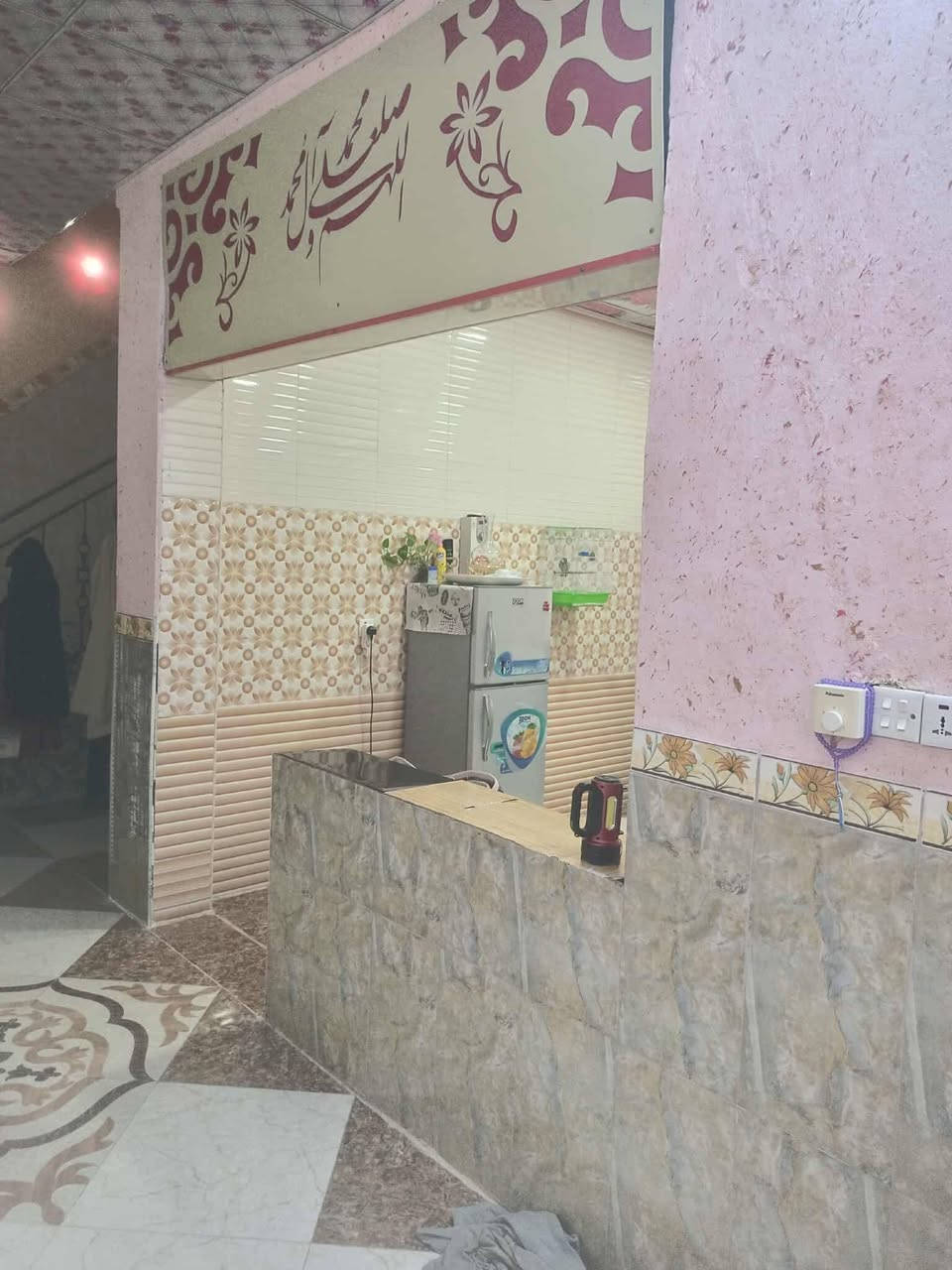 من رخصت الادمن بيت للبيع حي الامين خلف محطة الشموس شارع العيساوي للسيراميك الفرع الثاني شارع  كافة الخدمات كهرباء ماي مجاري تبليط باب  مساحته 135متر طابقين كونكريت مسلح بناءب2016 محتويات البيت طارمه وبراني وصاله ومطبخ حار بارد ارضيه بورسالين جداري سيراميك سقوف ثانويه حمام  @إشارة  الطابق الثاني غرفتين 3×4 والغرف الثانيه 4×4 وصاله جبيره حمام اللسطح شتايكر جديد للعلم ينباع مع البيت سبلت 2طن و8 مراوح و كيزر حجم كبير توني شده الثقلين السعر( ٧٠ ) مليون بي مجال للشراي تحويل سهم بأسم المشتري  حي الامين اول خلف محطة الشموس شارع العيساوي للبورسلين والسيراميك الفرع الثاني مقرنص  فقط)استفسار اتصال او واتساب الرقم ***********  يارزاق ياكريم
