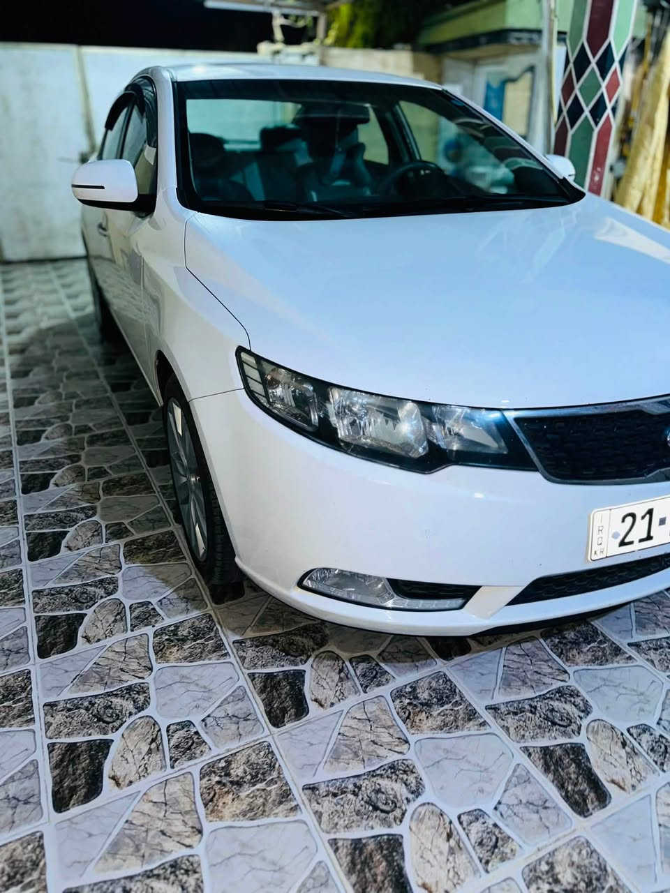 السلام عليكم كيا سيراتو موديل13 للبيع
سياره خليجي مكينه 1600 دوش مكينه كير مكفول بدون ضرر وبدون صبغ سياره مكفوله تبريد تدفئه تحكم ستيرن مري فتحه سقف شاشه  تخم تاير صدر جديد سنويه هزه براد كله جديد وبسمي تحويل ثاني يوم سليمانيه سعرها 120 وبيها مجال خاص ماجاوب رقمي*********** ديالئ شهربان
