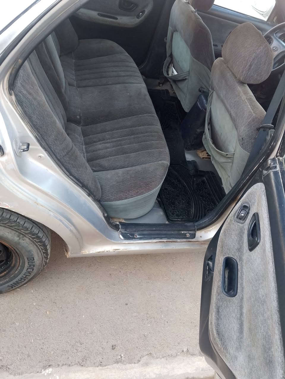 السلام عليكم ورحمه الله وبركاته للبيع سوناتا 2 موديل 94 رقم بغداد سنويه جديده محرك كير مكفول كهرباء كلها شغاله تبريد نقص تخم تاير حداديه تمام باتري جديد سنويه جديده مكان ديالى جاهزه بيها جراد السعر 38 وبيها مجال قليل 
***********
