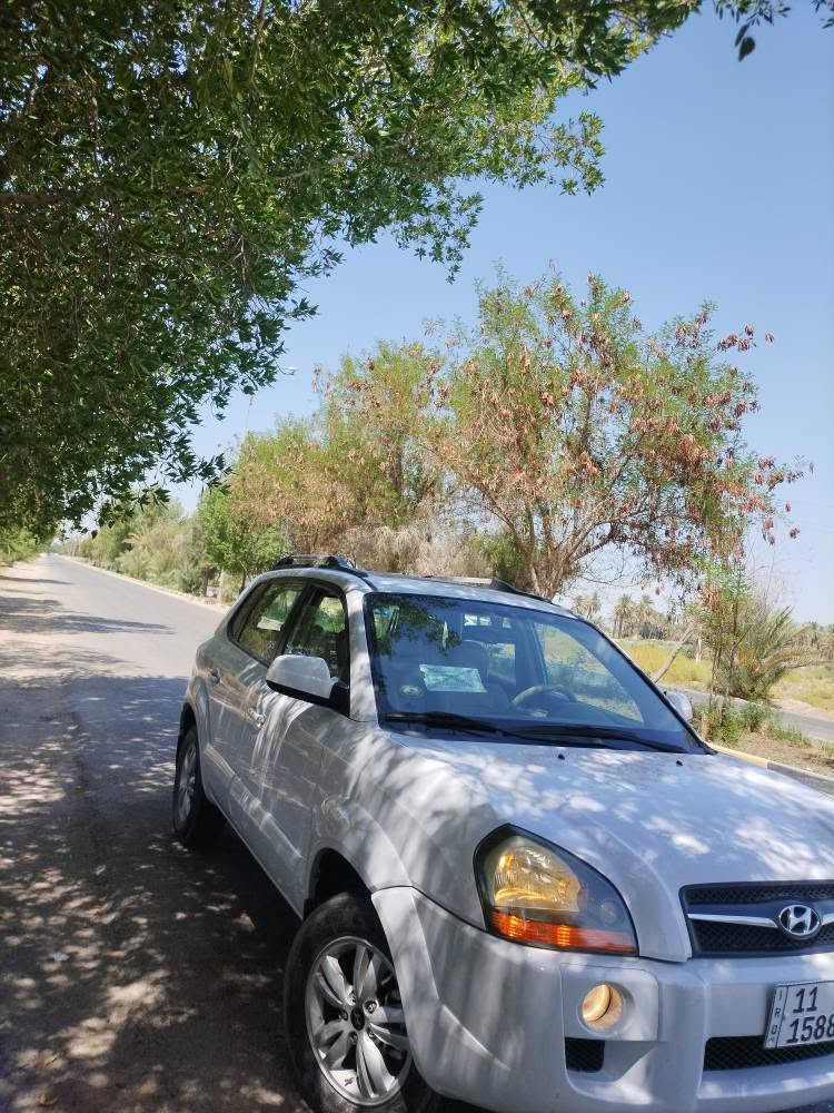 للبيع هونداي توسان موديل2009
خليجي 
مكفوله من الصبغ والتبديل
فقط رصعه صغيره بالتكمه باقيه على وضعها
السياره جديده وجاهزه 
من مكينه 
وگير
وحداديه وتبريد وتخم تاير
ماشيه 200الف حقيقي
فتحه سقف 
فور ويل
مفروشه ارضيه وكشنات
شاشه كبيره 
كاميرا خلفيه 
رقم بغداد الجديد
مكاني بابل شارع60 مجسر الثوره 
السعر122 
اليشتري يتصل ***********
وات ساب ***********
