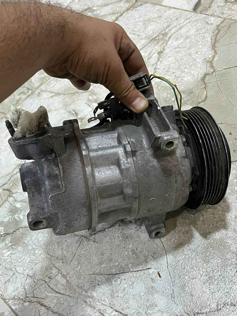 كمبريسر نيسان سنترا / اصلي زيرو مامشتغل 3 براغي الاستفسار واتس ***********

