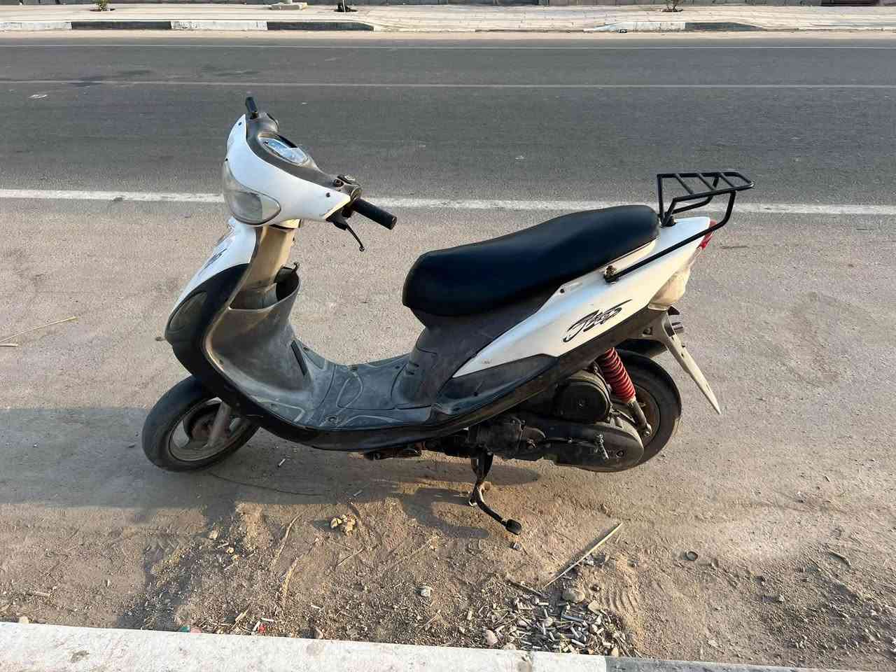 دراجه حلوه ونضيفه للبيع السعر 400مكاني بنين منصور يم المحكمه سعرهاا400وبيهاا مجالل رقم ***********
