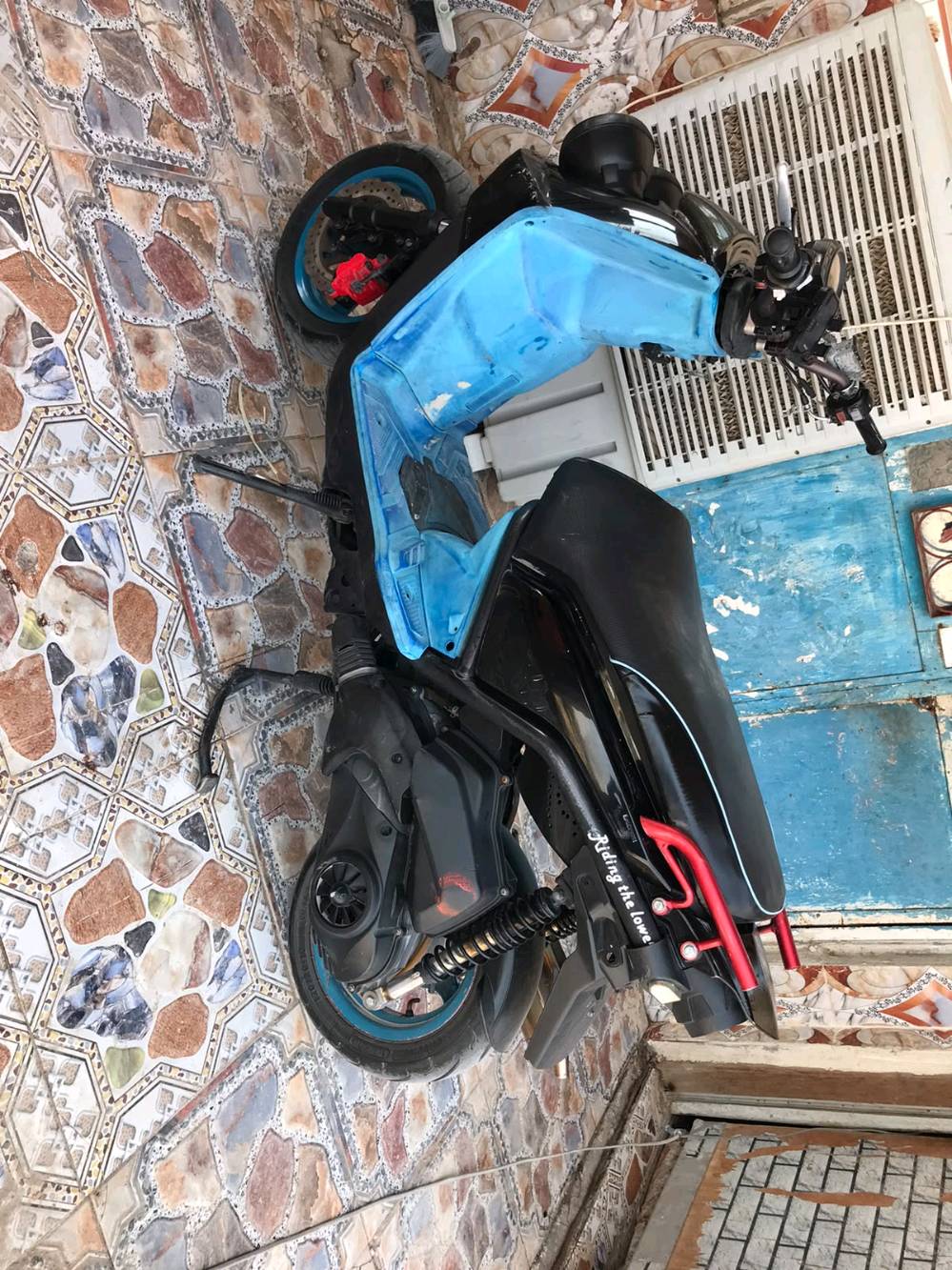 السلام عليكم
سكنس جبلي ما مفتوحه  كفاله من الطول للطول 
كهربائياتهه كلهه شغاله ما نقصها شي
مختمه ختم واحد ويه المكينه
بيهه تزويد خير من الله كلجات رياضي قبق كلجات رياضي قطعتين
كزوز رياضي داخل ازرگ رياضي 
سكان RGS رياضي أصلي
التزويد كله بلادي و أصلي
الدراجه مكفوله كفاله عامه لا دكلي شبيهه ما بيهه الدراجه كفاله و كلشي شغال


ملاحضه //اني مكلف بل نشر اتصلو عل رقم راعيهه


السعر //مليون و 200 وبيهه مجال 
العنوان //بصرة كرمة علي 
للتصال //***********

و بل عافيه على الي ياخذهه🌹🌹