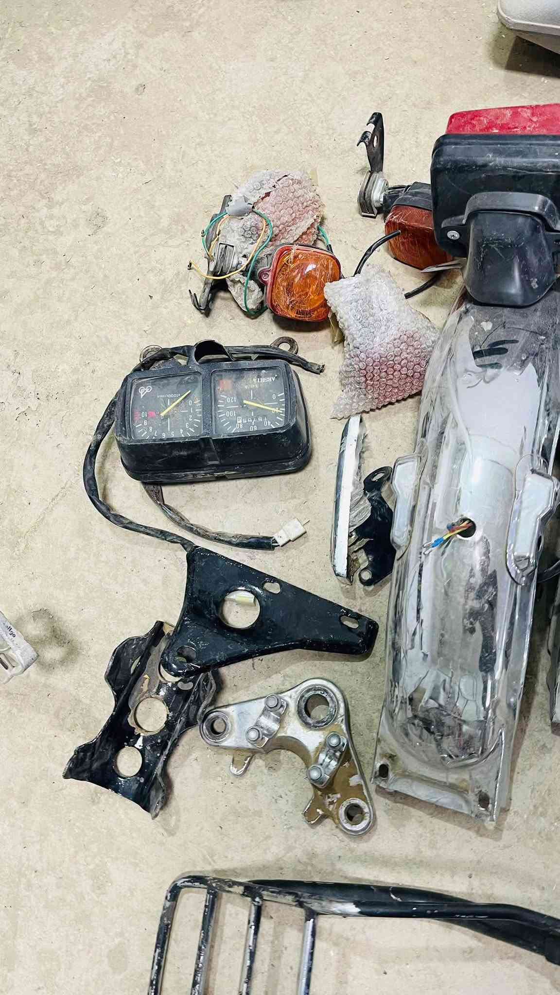 غراض دراجه كلمن وسعره والويل بي تاير وجوب ‭***********‬
