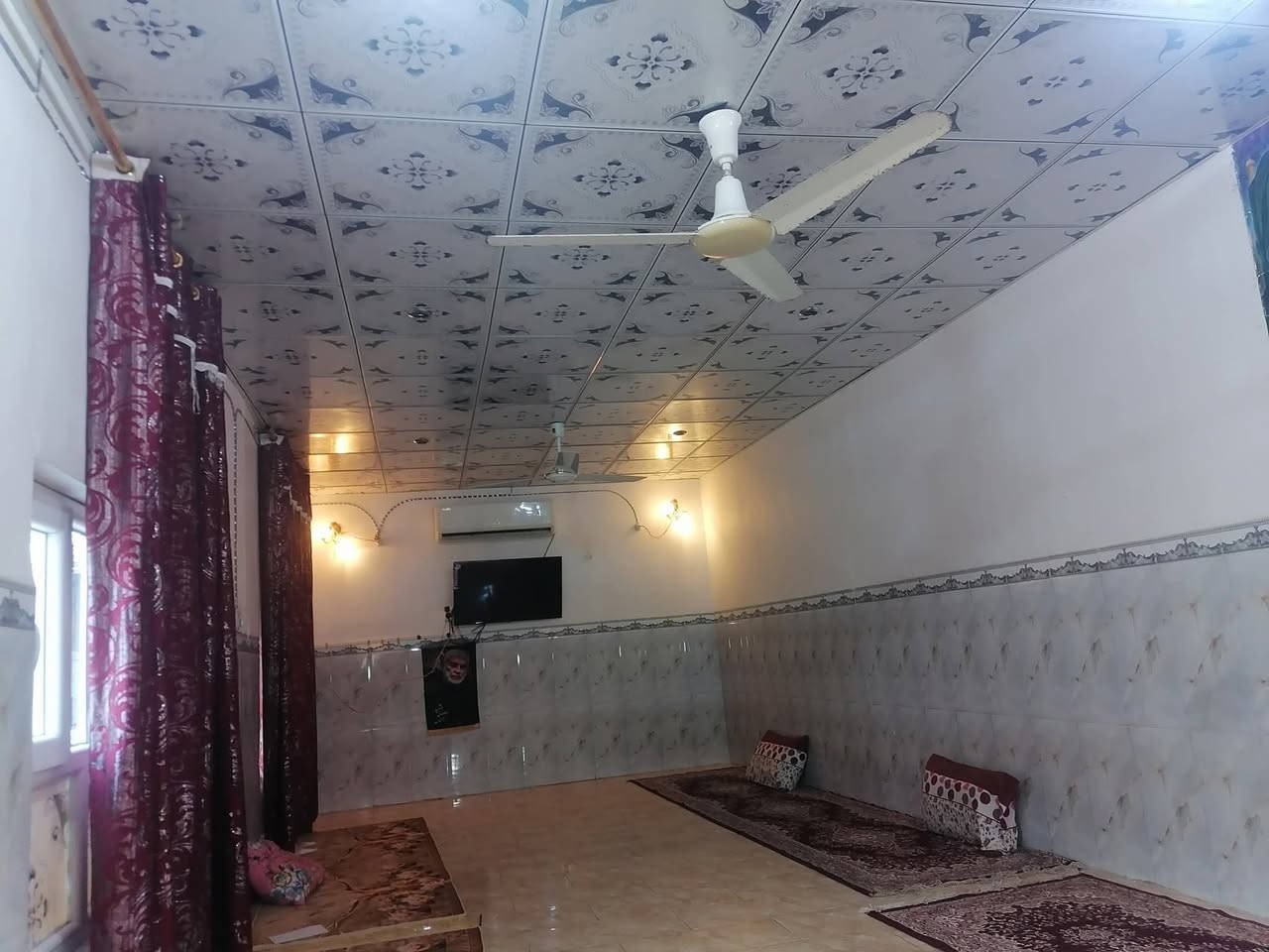 بيت للبيع في بابل يبعد عن جامعة بابل ٣ كيلو متر
نزلت ابراهيم الخليل ع
تبليط اباب الدار المساحه ١٠٠٠م ٣ غرف نوم مع هول مع صاله تسعه ونص
البيت عگاده  النظافه كما في الصوره  خدمات ماء كهرباء تبليط
السعر 45
اتصال ***********
