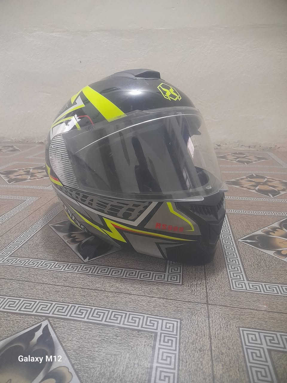 سلام عليكم خوذه مال دراجه مستخدمه شي قليل اصليه قلابة بيها لد خلفي السعر ٦٠ الف بيها مجال ***********

نص مكتوب في الصور:
- Galaxy M12