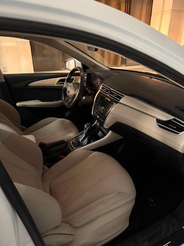 Mg 5 2023 
مكفوله بس بارد بل باب من جوه 
مواصفات بصمه شاشه تحكم ستيرن كامره خلفيه دواره كروس سرعه لد نهاري
سيارة مال بيت جديدة
ماشية 77 الف كيلو 
رقم بغداد
سعر 90 و بيه مجال
***********
