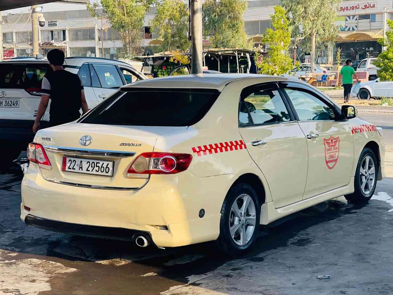 کرۆلا تەکسی ٢٠١٣ مەکینە کجکە تۆماتیک بیلاد سپی
١پارجەی رەشە. قنجەکی کن دبەی ئاوی هەیە لەکل جاملخەکلی پشتەوە لیدراوە کمک داخیلی کرتوە   باقی دی بەشرت. کئیرو مەکینە تحویل بەشرت. تەقەو رەقەی نیە توندو تۆلە سەنەوی نویە  خازو بەنزینە کامل سپۆرتو جوانکاری بۆکراوە نرخی ١٢٥  و مجال. ***********
لەهەولیرم أربيل, العراق
