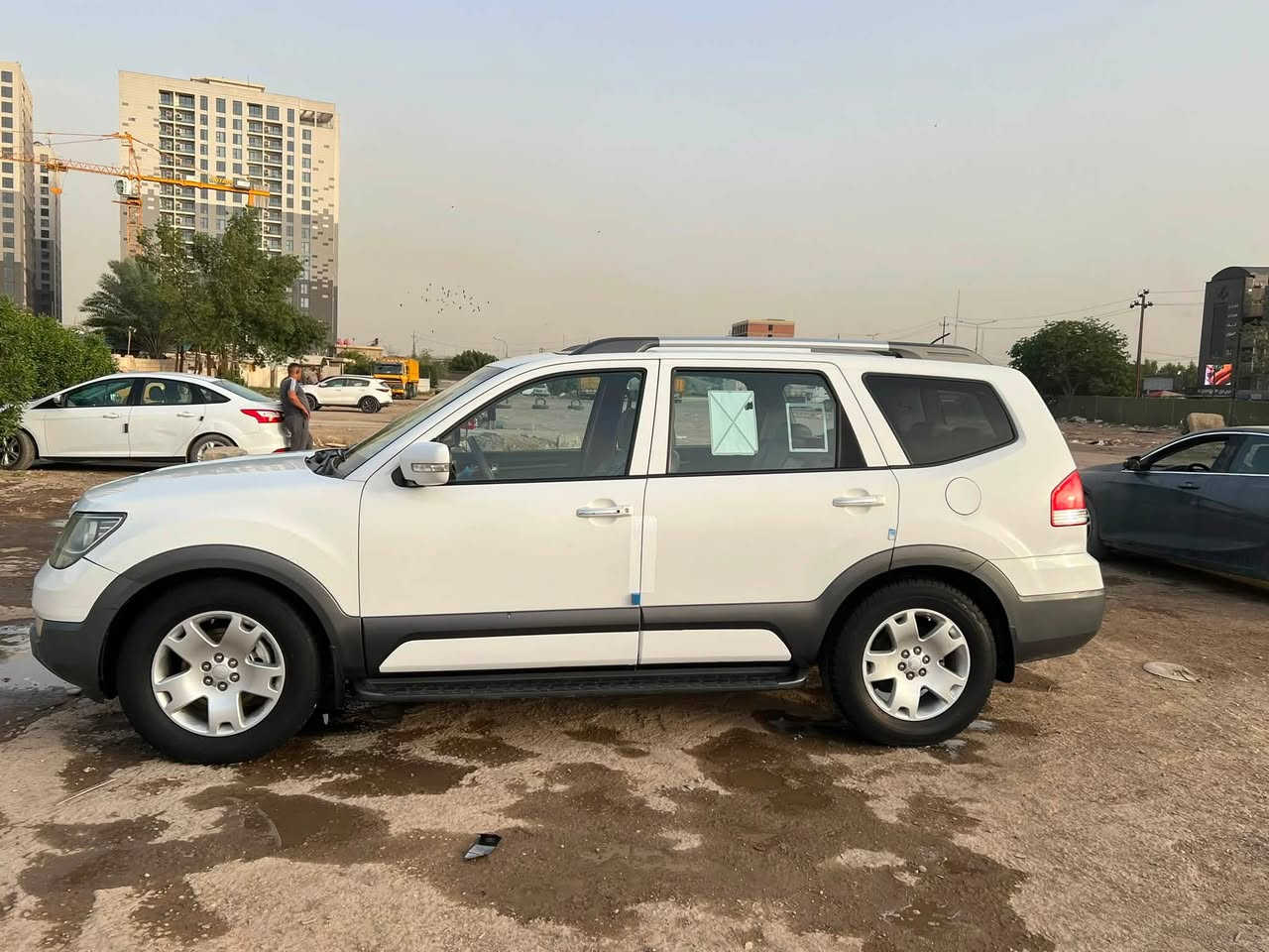 السلام عليكم
مهافي 2009 
رقم بابل الدولي بسمي
السياره فول مواصفات 
فتحه 
كشنات جلد 
كشن كهرباء
تبريد 3 قطع
فور ويل 
حساسات خلفيه
مري كهرباء
محرك 3800
تخم تاير جديد 
باتري جديد
السياره مكفوله من الضربه والصبغ والتبديل 
العنوان بغداد 
السعر 122 وبيهه مجال تجي تكلبهه وتشوفهه واني حاضر 
الاستفسار ***********
