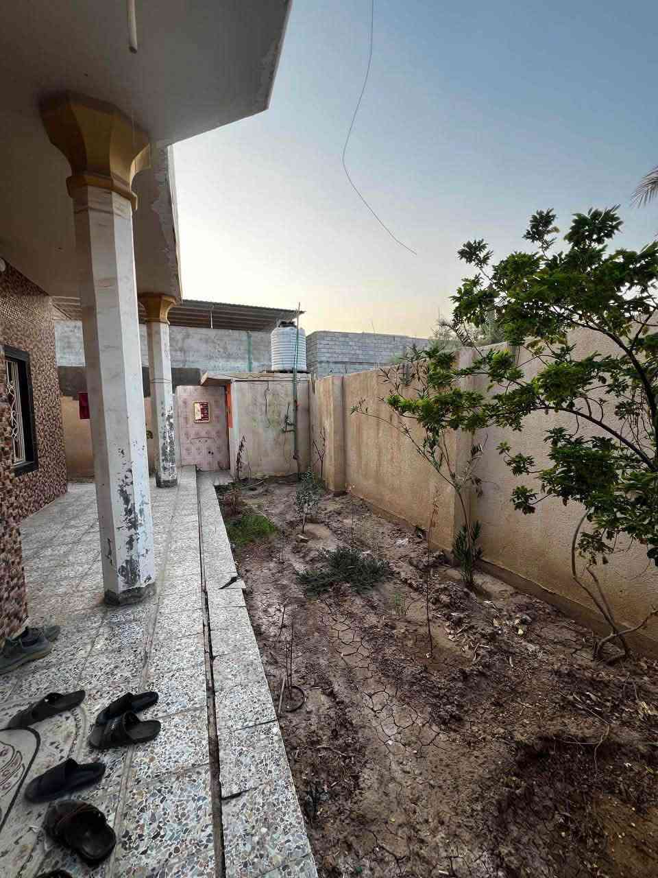 يتوفر دار سكن بموقع مميز
يقرب من سايدين الداخلي بمسافة 800م
البصرة - ابي الخصيب - طريق الصحراء
طابو صرف زراعي عراقي #تحويل_سهم
#المساحة :: 320م
البناء حديث شغل درجة اولى 
البناء #طابوك_اصفر_بالكامل
#الخدمات :: شارع تبليط 10م ماء كهرباء
مدارس مؤسسات حكومية 
#يحتوي :: كراج . صحيات خارجية . مطبخ
صحيات داخلية . غرفتين منام . صالة 
استقبال . منور . حديقة . ترك خلف البيت
#السعر :: 98 مليون قابل للتفاوض 
#للأستفسار :: ***********
