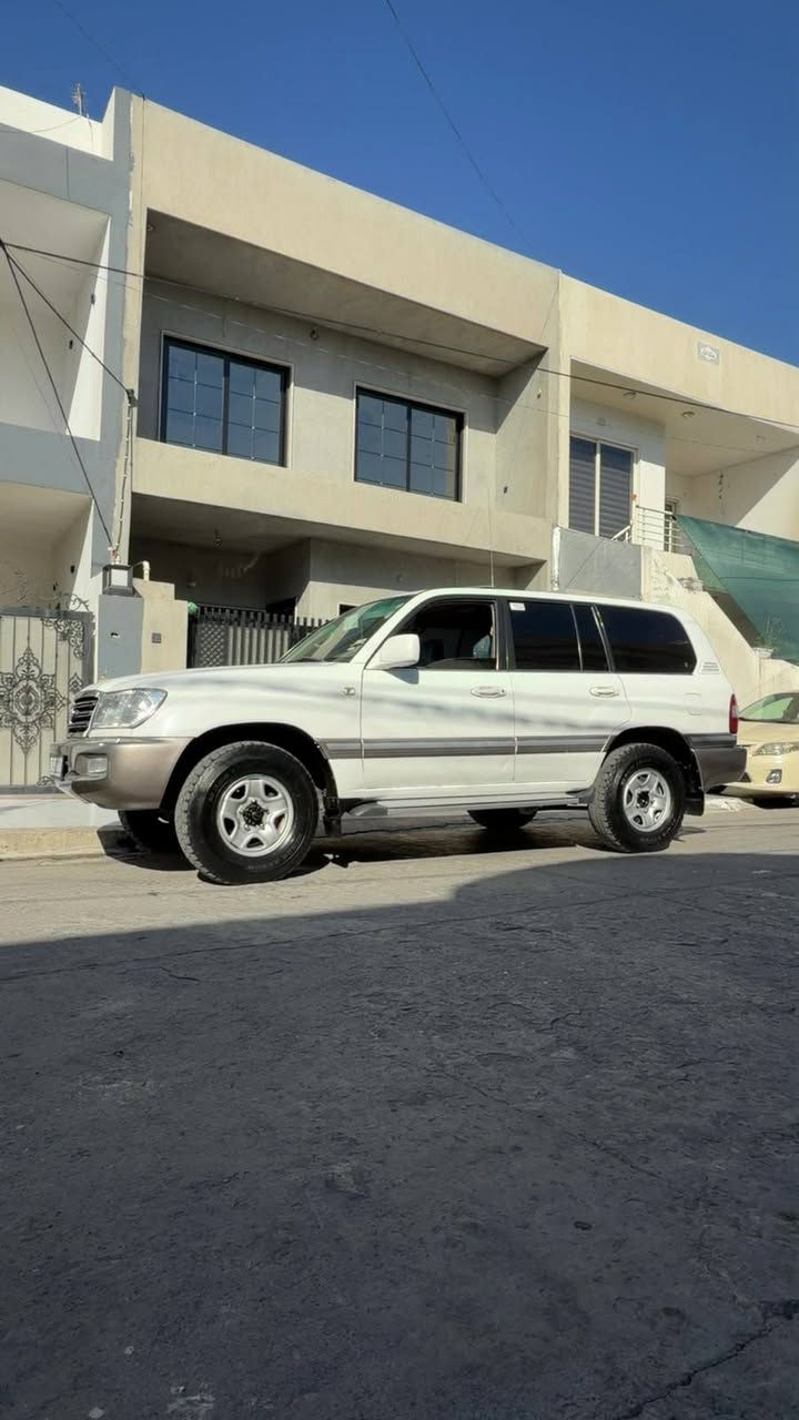 مونيكا V8 • ٢٠٠٠ • جير عادي