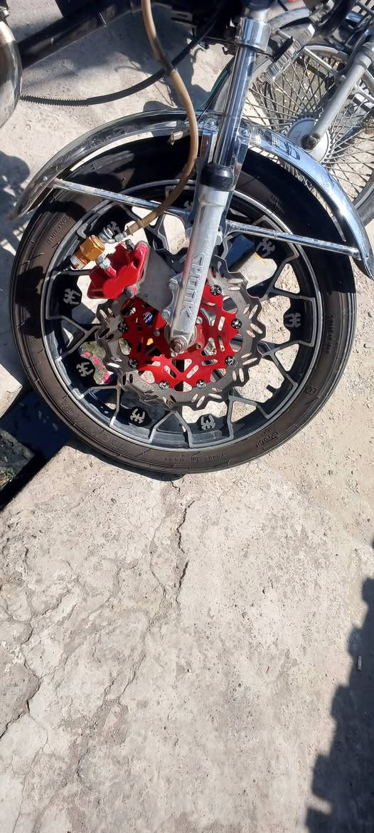 سلام عليكم مديل 24
كلجت جداد 
كهربيات كلهة شغل 
ويل العنكبوتي 
صلنصة رياضي 
محرك مفتوح مرا واحد 
مروسة شعندك نزل 
***********وتساب متوجد
موصل حي بورصة
