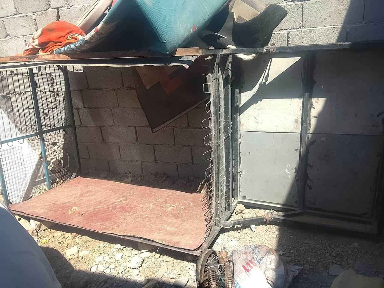 السلام عليكم غراض البيع محجر مال تكتك 65 وبي شويه مجال وغراض دكتك شلع 40 بكانهن سبع قصور بشارع قاسم الوكيل  ***********
