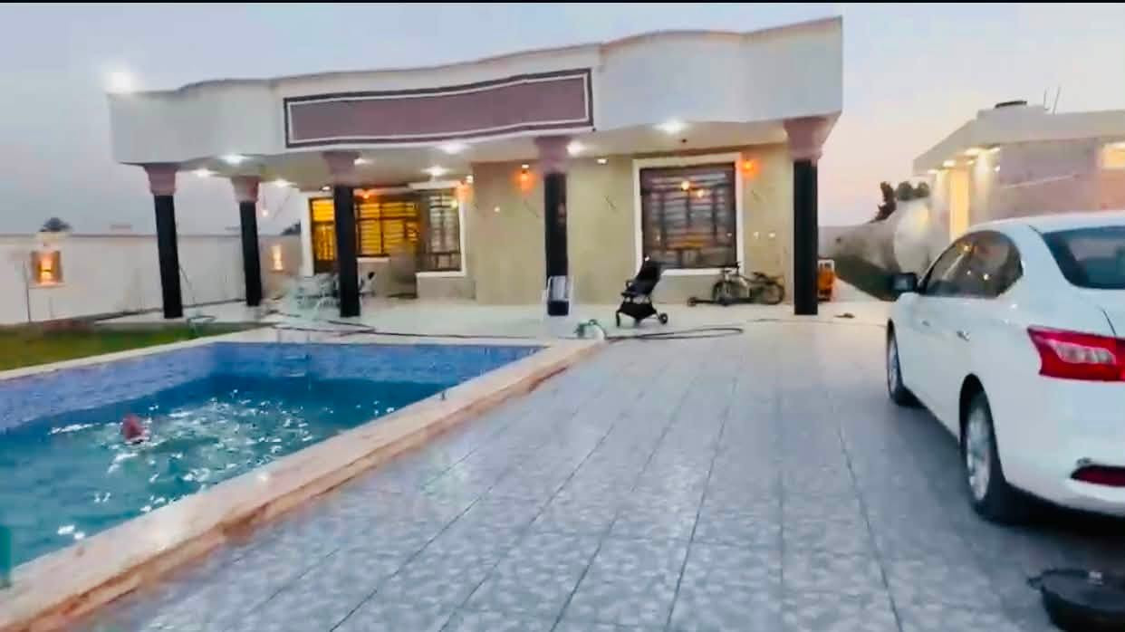 مزرعة للبيع باليوسفية 

مساحة دونم وشوية ( 2700 م ) طابو  زراعي سند 25 

الوارد الشهري 6 ملايين 

السعر 375 مليون 

التواصل هذا رقمي 

***********

#مزارع #دوانم #عقارات #بغداد #اراضي #استثمار
