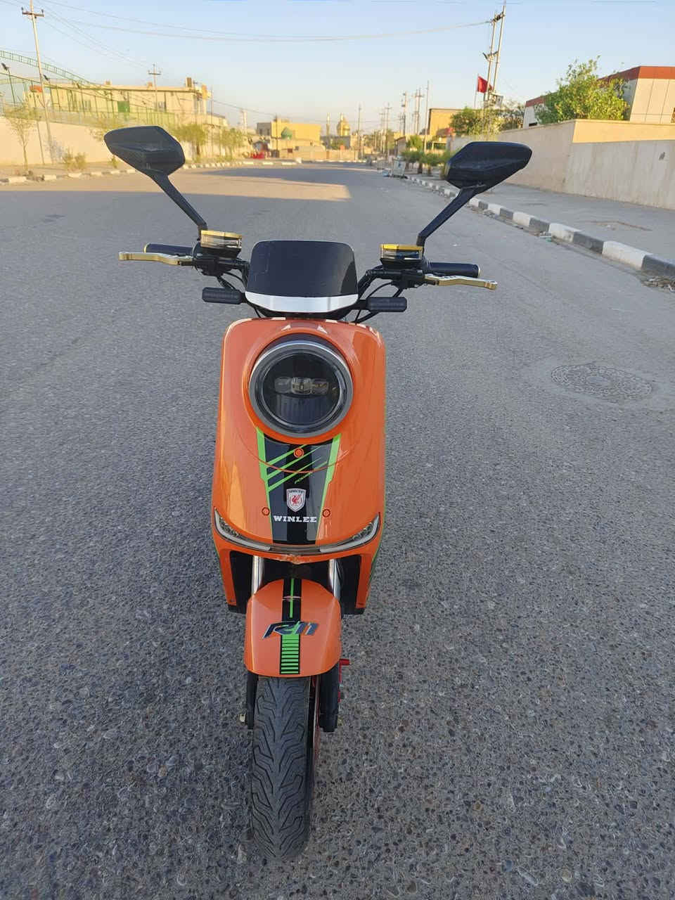 السلام عليكم دراجه R11 شحن 5بطاريات حجم البطاريه 33 الدراجه بيه نظام R بيه سويجين وبصمتين وكارت تشغيل عن بعد السعر 550وبيه مجال  القرنة الشرش رقم ***********
