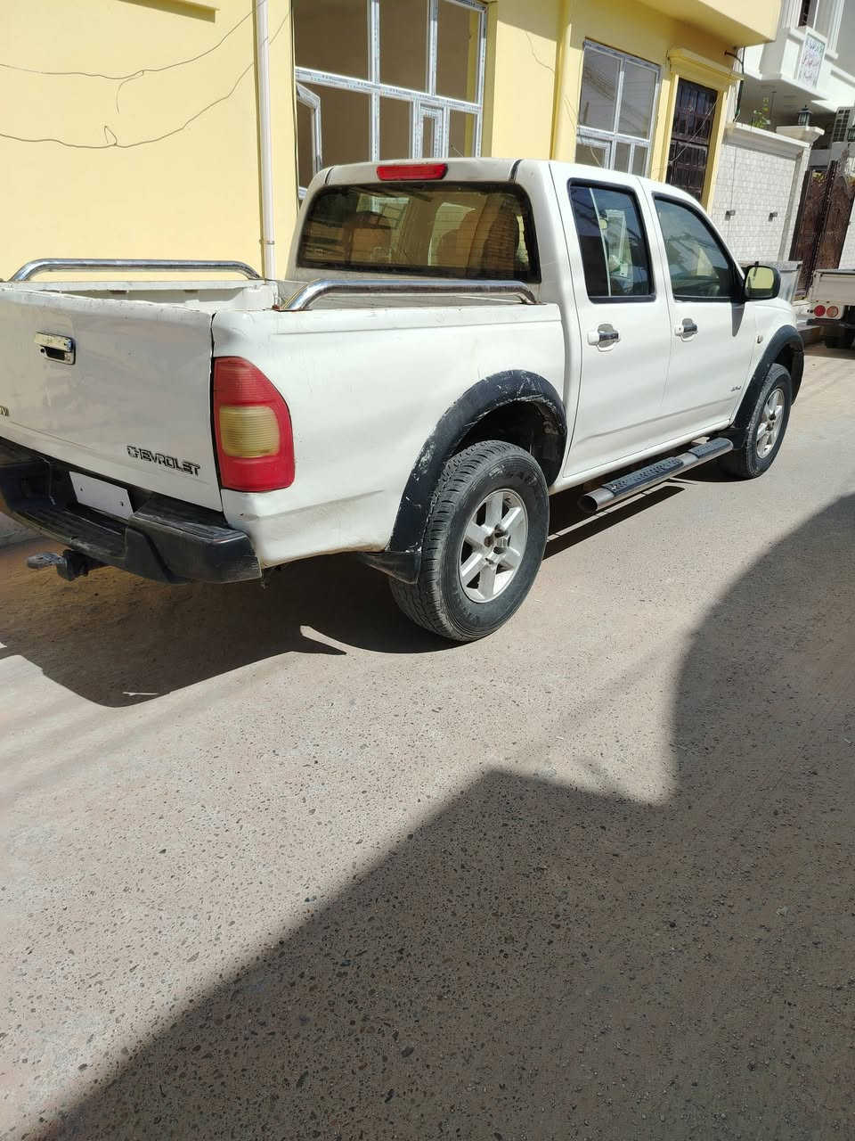 السلام عليكم / للبيع بيكم  لوف مال مزاد موديل 2005  محرك وگير مال بطه حجم 2500 السياره بيها كتاب مزااد الي باسمه موجود بالفلوجه مصبوغه عام جماليه صدر امامي خلفي نظيف تخم تاير السياره جاهزه مكان السياره الانبار فلوجه الاتصال ع الارقام***********  /***********  السعر 40 وبيها مجال للشراي
