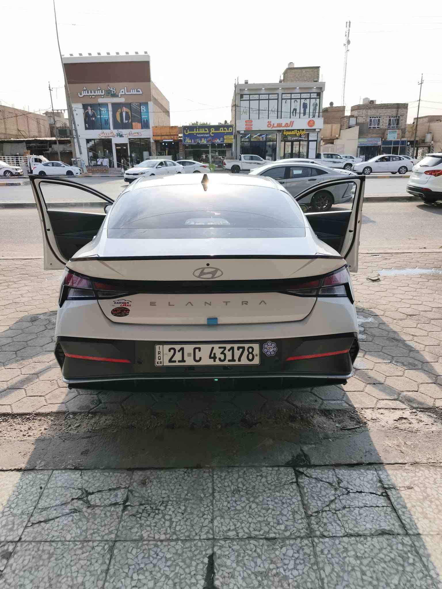 السلام عليكم 
الـــنترا تجميع موديل 2024
فول مواصفـــات 
عداد المسافه 85الـف 
كشنات جلد اسود 
بصمات تشغيل ابواب 
شاشه كامره 
تحكم ستيرن 
حساسات 
فتحت سقف 
بيها قطعتين بخ لجماليه بدون ضربه أثر شخوط السياره جاهزه من كلشي 
رقم شمالي وكاله او تحويل 
رقم الهاتف:***********
