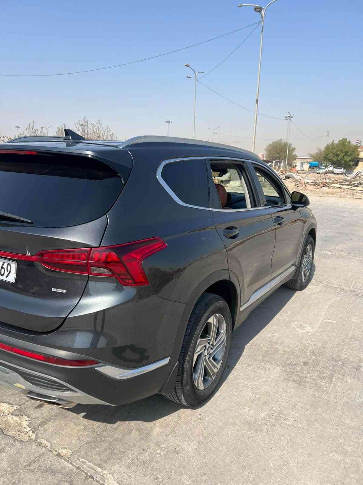 سلام عليكم سنتافيا ٢٢ماشيه ٧٠الف سياره جديده وبسمي تحويل مباشر كلشي جديد بيها ماعدا الظربه بامريكا وبيها بارد خمس اصابع بلصندوك *********** البصرة, العراق

نص مكتوب في الصور:
- BidS
- BidCars