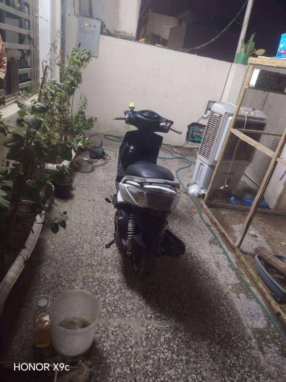 سسلا عليكم سكنس فحل نوزل خطين دراجه اي نقص ما بيها كهربايت كلها شغاله عده الشاير نوزل ياضي مكينه رياضي دشبول شغال زنون شلعه او معدل دراجه حلوه او نضيفه مكينه برغي ما مفتوح بيها اوراق كلها موجوده السعر 650بيها مجال حك الجيه عنواني بغداد البياع شرطه الخامسه ***********
