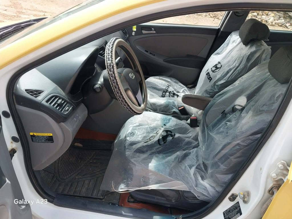 🚗 للبيع: هونداي اكسنت موديل 2016 وارد أمريكي

✔️ مكينة وكير بحالة ممتازة (خير من الله)
✔️ تبريد  ❄️
✔️ شاشة + كاميرا خلفية 🎥
✔️ رقم إنكليزي باسمي
✔️ السيارة نظيفة وجاهزة للاستخدام
ضررهه جاملغ خلفي 

📍 الموقع:  واسط كوت – مركز المدينة
💰 السعر: 74 (قابل للتفاوض البسيط)

📞 للتواصل: *********** دهل اوران, واسط

