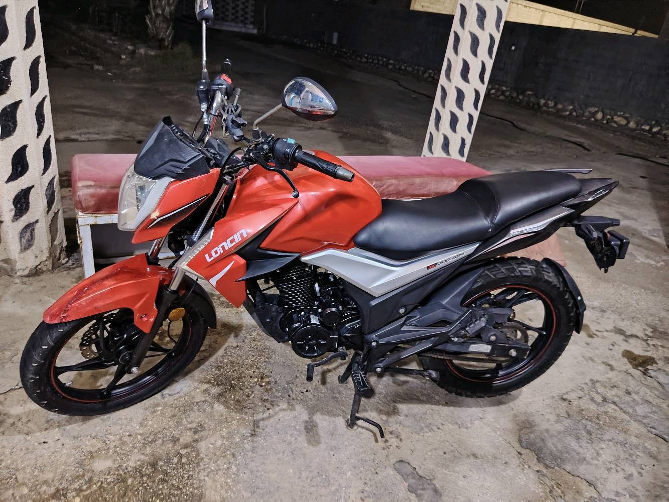 دراجه لونسن 
200cc
محرك مكفول
كير مكفول
دراجه نضافته كدامك ٨٥ ٪
كهربئيات كله شغاله
سويج عدد ٢
ملاحضه الدراجه لبريك الخلفي فقط يرادله واشر بالدسك لان بريكه هايدلوريك وينفس
مستخدم الامامي حالياََ
سعرها 1،500،000 مليون ونص وبيه مجال للشراي
الدراجه مكمركه و كامله بس باقي تستلم لوحات
مكان الدراجه الانبار الكرمه
وايضا متواجد بغداد التاجي 
