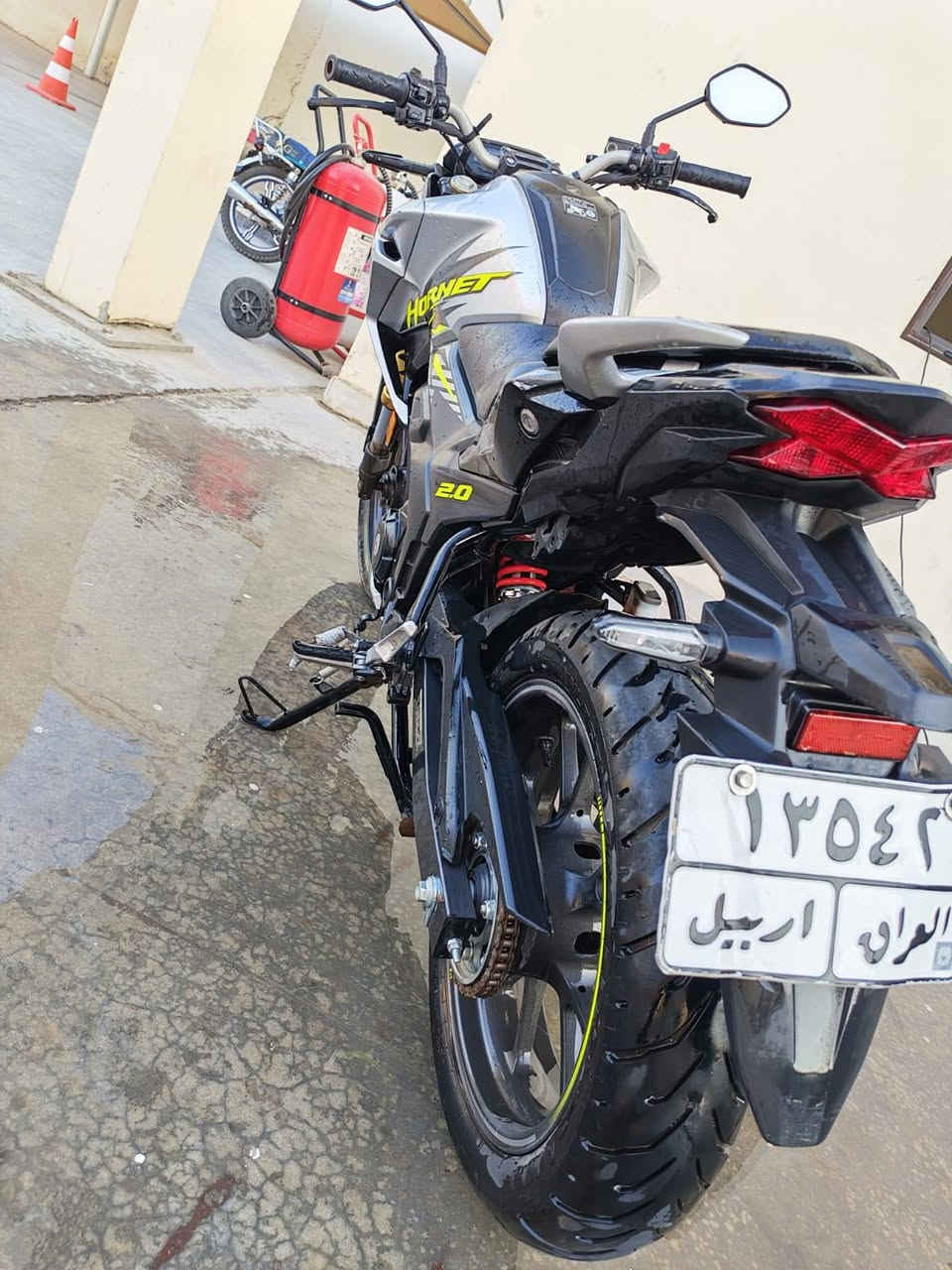 السلام عليكم عندي دراجه للبيع هورنت هونده عارضه ب3ونص وبيه مجال بسيط حك الجيه مكفوله من كلشي صارلي شهرين من نزلته دراجه رقم وسنويه
مكاني بغداد الجديده شارع المسبح 
رقم الهاتف 
*********** بيه واتساب للتواصل والاستفسار
