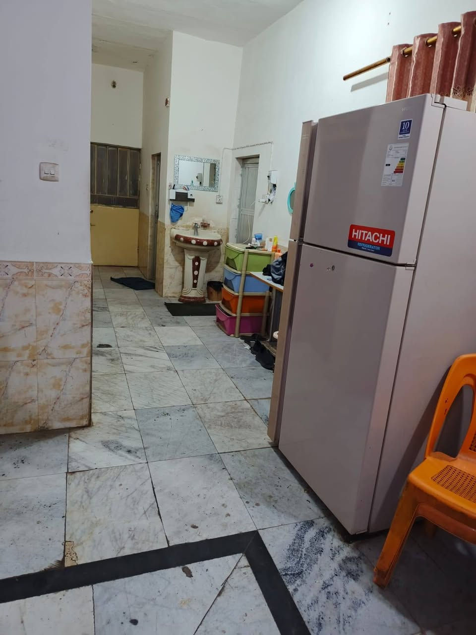 يا الله يا رزاق 
دار للبيع المساحة 160 متر طابقين 
يتكون من استقبال و4 غرف نوم
وصالة ومطبخ و4 حمامات
و2 مناور وكراج سيارة
 الأرضية  كولها مرمر 
العنوان عواشة نهاية شارع 
الدوريات قرب صيدلية عواشة 
الاستفسار عن السعر وباقي 
تفاصيل الاتصال على الرقم ***********
