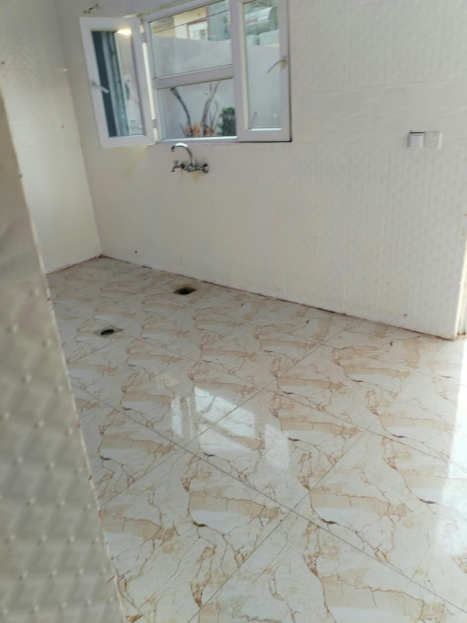 حي سومر ١١٢ • ١٦٠متر • طابق ونص