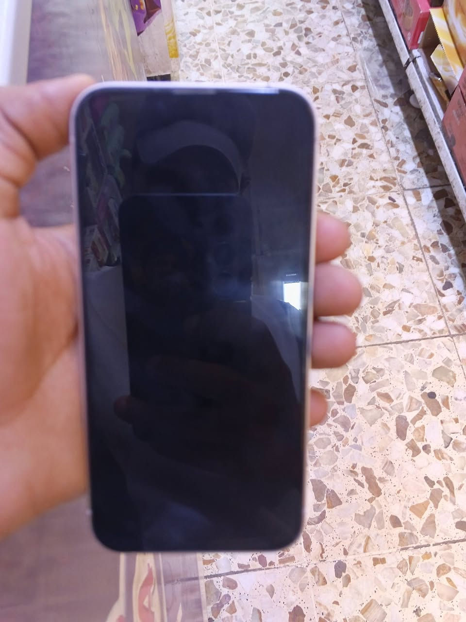 السلام عليكم
جهاز ايفون 13 العادي جهاز نضيف ومابي شي لا مبدل بطاريه ولا مبدل شاشه الذاكره 128 والبطاريه 93 
السعر 500 وبي مجال بسيط 
العنوان بغداد البياع سويب 

الرقم ‏‪***********‬‏
