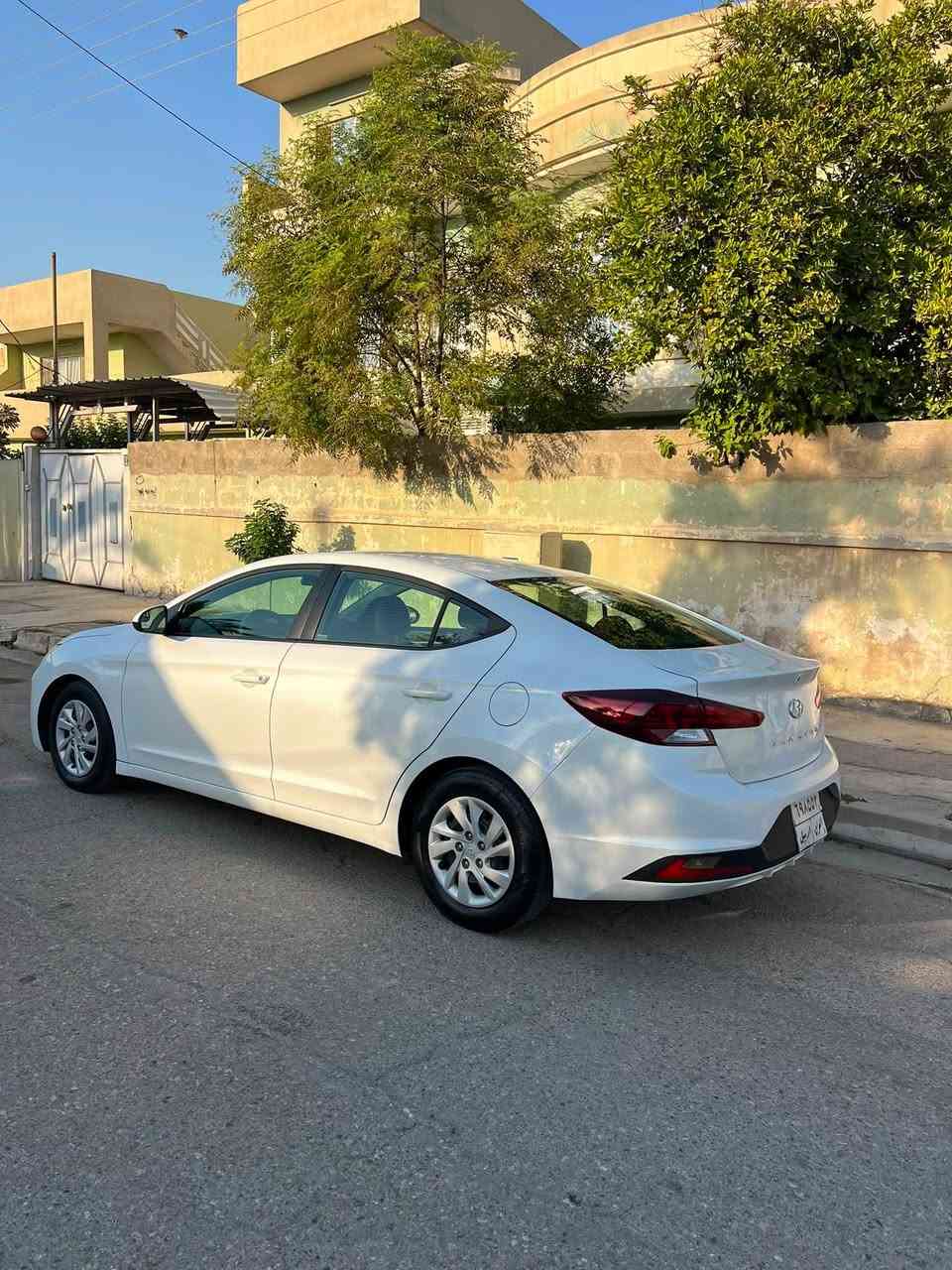 النترا
موديل 2019 
رقم اربيل هزة وسنوية جاهزة شرط التحويل 
بجم كبس بيه شويه صبغ بقبغ صندوك جوا لايت فقط بدون قطره دواخل بشرط 
ويالعراق بيه باب سايق مبدل باصلي فقط 
وباقي سيارة بشرط 
محرك 2000 دوش  بشرط على وضع شركة لا صرف لا نفخ 
كير at مرغوب 
ماشيه 70 
مواصفات كير توماتيك +عادي 
شاشة +كامره 
تحكمات استيرن 
كروز زرعة 
تبريد ثلج
وباقي مواصفات معروفة 
السيارة جديده  على ايد وحده 
مكان السيارة موصل حي العربي 
للاستفسار اتصل على الرقم ***********
