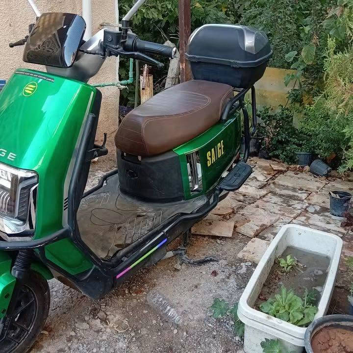 السلام عليكم من رخصة الادمن إعادة نشر بسبب الوعود الكاذبة دراجة شحن SAIGE بلون مميز 🌿 الدراجة بعده وكالة جديده أي نقص مابيه يعني وكالة بمعنى الكلمة بلعافية عل ياخذه الدراجة بطاريات خير من الله عقل وملف شركة بلادي ملف 2000 لايت عالي ناصي لدات اشاير لدات دواسات خلفية بك لايت سحب مميز نشرة جوه الدوسه مسطرة سعرها  650 والله شاهد لو ما محتاج ما ابيع بهل سعر مكان الدراجة بغداد كريعات الاستفسار *********** مو دائما متواجد واتساب
