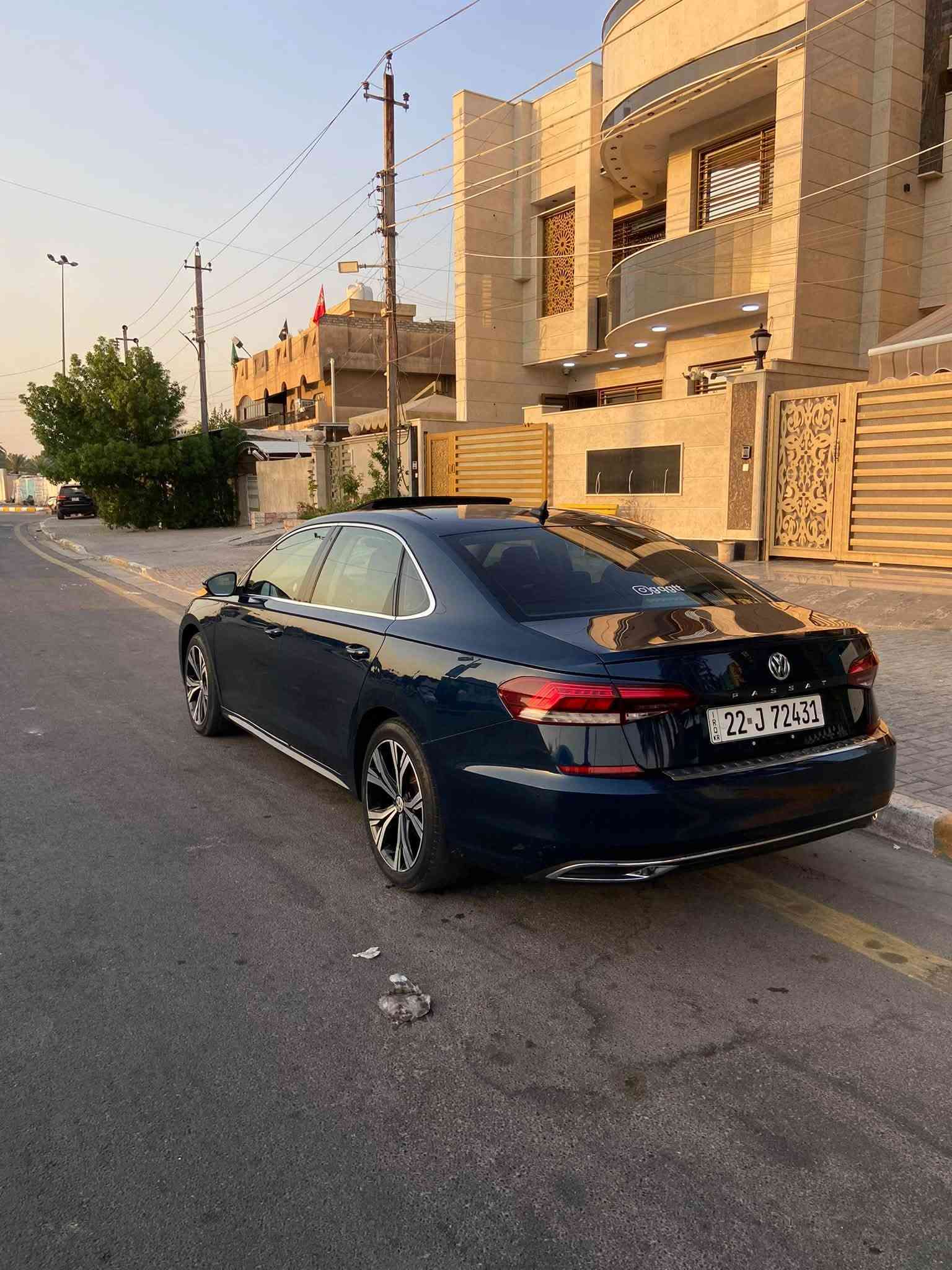 باسات 2021 SE - 
 الموديل: 2021
 الحادث والسونار موجود بالصور او اي استفسار تواصل ع الخاص 
 المحرك: 2.0L Turbo (تيربو 2000)
 المسافة المقطوعة: 155,000 كم 
 الرقم: أربيل (وكالة أو تحويل مضمون)
🔹 أبرز المواصفات:
 فتحة سقف كهربائية.
 كشنات جلد + تدفئة.
 رادار أمامي مع نظام كبح ذكي/تحذير اصطدام.
 نظام تحديد المسار (Lane Keep Assist).
 نظام النقطة العمياء (Blind Spot Monitor).
 شاشة لمس كبيرة تدعم Apple CarPlay و Android Auto.
 كاميرا خلفية بدقة عالية.
 تكييف ثنائي المناطق مع فتحات تكييف خلفية.
 ويل كب سبورت وحساسات إطارات
  
 السيارة جاهزة .
📍 المكان: [بغداد ]
💰 السعر: [ 120]بيه مجال 
***********

نص مكتوب في الصور:
- @gqqtt
- @9sqrlt