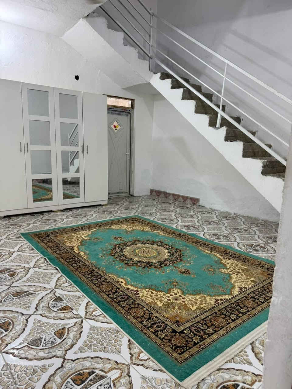 السلام عليكم بيت للبيع مساحه 160 متر حواس مجاور المولد الأول حي العباس السعر٣٨ بي مجال *********** ***********
