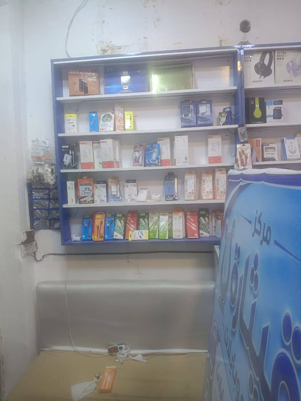 غراض محل موبايلات للبيع في كربلاء
اكسسوارات متكاملة في المخزن + المعروضات منضومه كامرات متكاملة مع ست رفوف وميز كبير وكرويتات عدد 2 مع كرسي كيمنك للتواصل ***********
