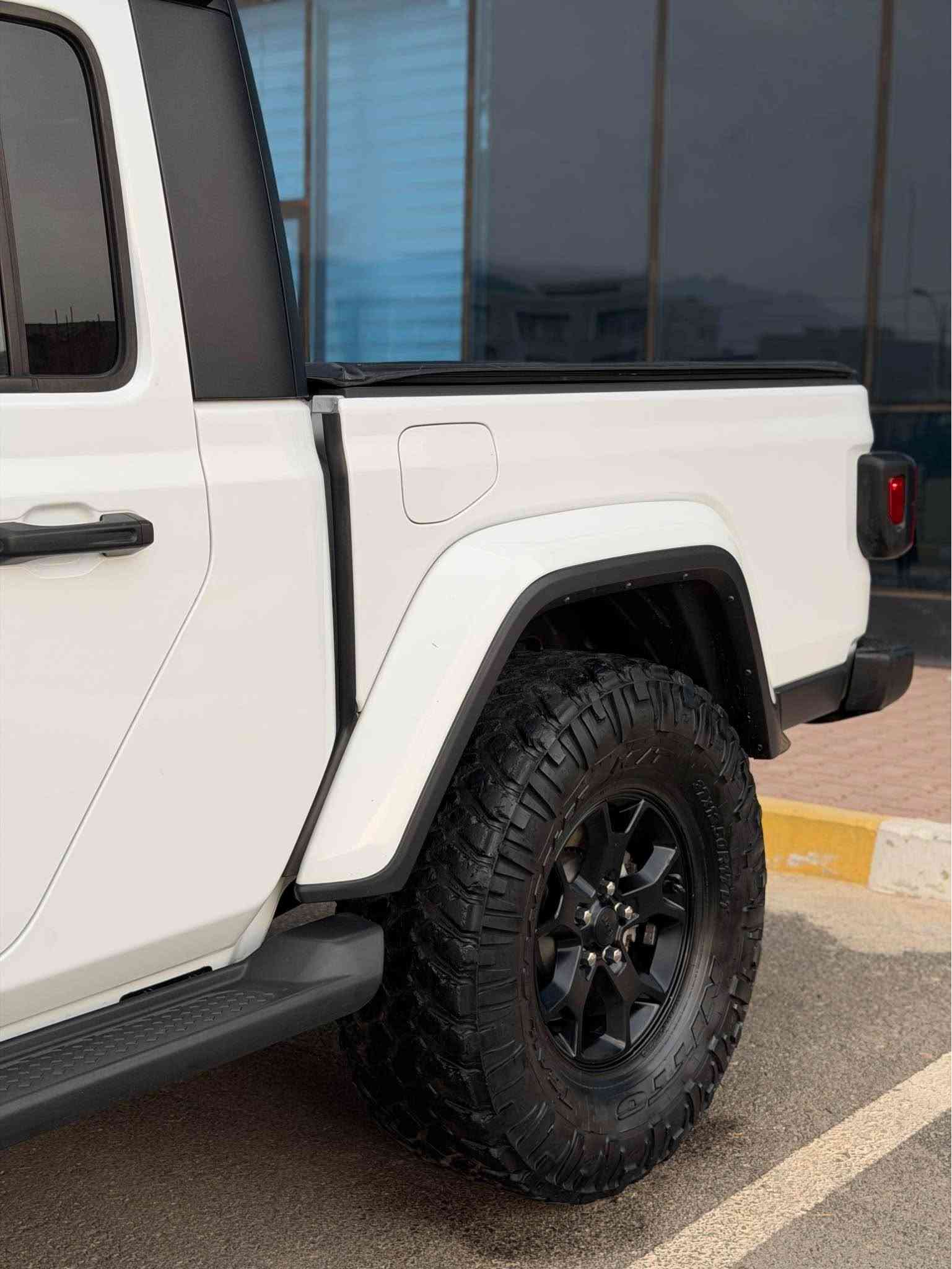 بسم اللّٰه الرحمن الرحيم
بەناوی خودای گەورە 
Jeep gladiator sport 2023 4*4
***********
***********
جێب گلادیتۆر سپۆرت ٢٠٢٣ ٤*٤
سەیارەکە فول فول مواسەفاتە 
دەبل ئەکسل و قفل ئەکسل 
شاشە کامیرا حاسە 
سەقف فایبەر کلاس 
گەڤەری سندوق چەرم پلاکی کارەبا 
مەکینە V6 3.6 
سەیارەکە ٨١ مایل ڕۆشتوە
وەک بۆیاخە سەیارەکە یەک بست لە بۆنیت بۆیاخە 
ئەرباگ بەس سوکان تەقیوە سیستەم کراوەتەوە 
سەیارەکە زۆر زۆر جوانە بی چال و شوخت و قوپ 
سەیارەکە زۆر جوانە گیر مەکینە کارەبای ئەکسل دەبل ئەکسل بەشەرت 
چوار تایەی بیلادی لەگەل دایە 
سەیارەکە رەقەمە بەشەرت وەکالە و بەناو کردن 
ناونیشان ڕانیە حاجیاوا 
ڤایبەر وەتس ئەپ 
***********
*********** السليمانية, العراق
