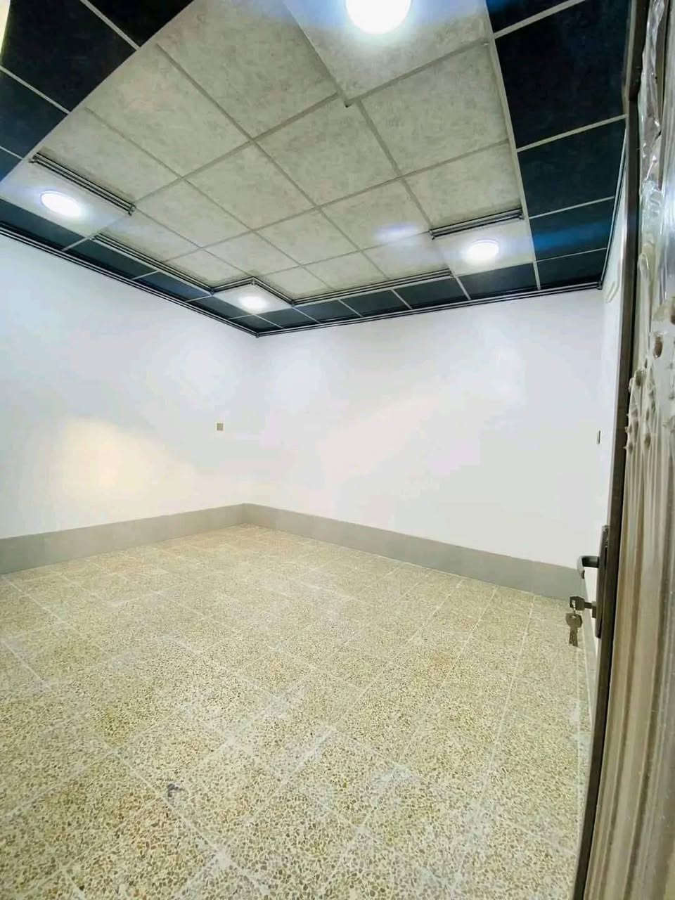 بيت للبيع المساحه 100 متر مربع حي صدام قرب جامع نورالدين زنكانه مقابل البيت سعر 80وبي مجال حديقه للاستفسار مراجعة مكتب عمر للعقار حي السماح الاركان 
   ***********
*********** ابو اياد
