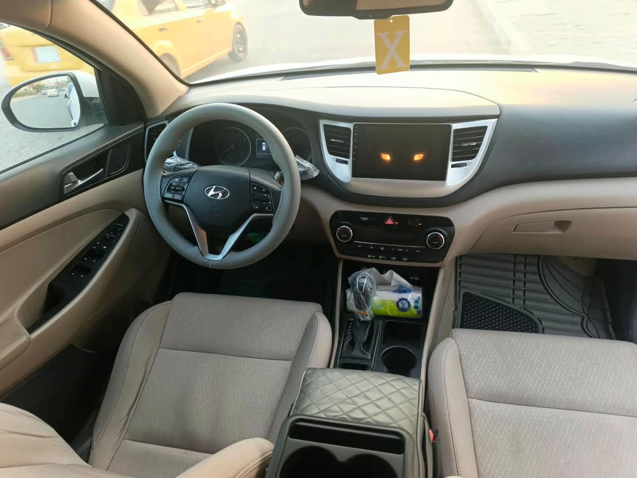 السلام عليكم
توسان للبيع 2018
خليجي مكفولة 
سايد بريك بالرجل
محرك 2000 دوش
كير و محرك ما مفتوح بشرط
حدادية تبريد مكفولات  
ماشية  105 الف حقيقي 
مواصفات السيارة /
1 - تحكم استيرن
2-مري شفط
3- شاشه كبيرة
4- لد نهاري 
5- ترحيب عند الاقتراب 
6- 3 انضمه قيادة
8- تبريد قطعتين 
9- حساس  خلفي 
10- كاميرا خلفي 
السعر 175 وبيه مجال
مكان السيارة النجف الاشرف
اتصال على الرقم***********
