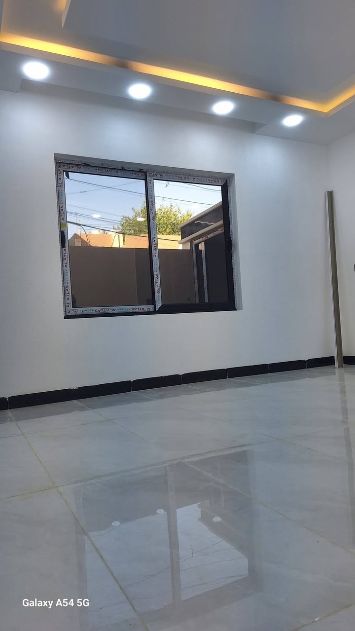 داران متجاوران للبيع 🏠🏠
حي الزهور سند ملك صرف 📄📄
شارع (١٧) قرب شارع العجزه
مساحه الدار الواحد ١٤٠ متر 
الواجهه/٩ ونص
ط١/مطبخ+استقبال+هول+غرفتين نوم+مشتملات
ط٢/اربع غرف نوم+هول+مشتملات+بيتونه+سطح كاشي
نظام دكتات ونظام سبالت و نظام كاميرات 
للإستفسار الاتصال بالأرقام التالية 
📞📞***********
📞📞***********
او مراجعة مكتب الاحسان المركزي الكائن في سايدين حي الاخاء مقابل مجمع نادي نينوى الرياضي ومجاور النور للتسوق أهلا وسهلا بكم
