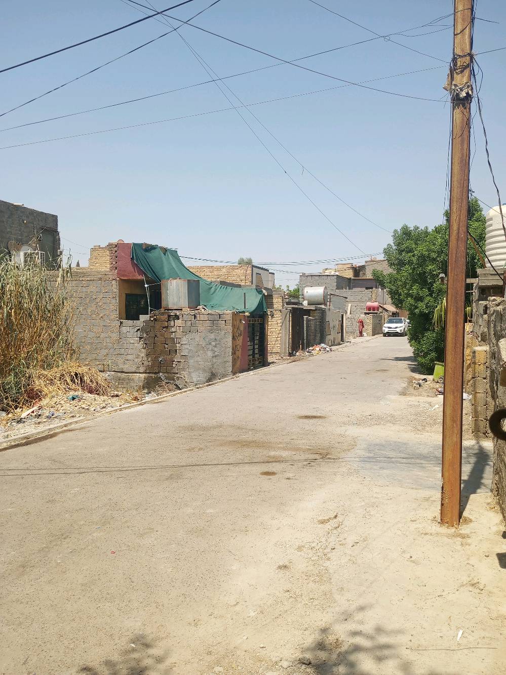 قطعه ارض زراعي مساحه 160 متر العرض 8متر والطول 20متر يوجد مجاري وتبليط وكهرباء ومي ونت السعر 12 مليون وبيها مجال بسيط العنوان بغداد المعامل او قضاء الزوراء العماري القريه الفلاحيه رقم الهاتف ***********
الأرض عليها سند/طابو لو عقد زراعي؟ وشنو نوعه بالضبط؟: 
زراعي 
ممكن توضحلي الموقع بالتحديد أكثر: أي محلة/زقاق/رقم قطعة حتى يگدر المشتري يوصل إلها بسهولة؟: 
بغداد المعامل العماري القريه الفلاحيه 
المدخل والواجهة شكد بالضبط؟ وهل الشارع أمامها مؤجر/معبد بالكامل لو بس جزء منه؟: 
8×20
الأرض مسموح بيها بناء لو استخدامها زراعي فقط؟ وبيها أي قيود أو مشاكل قانونية لازم يعرفها المشتري؟: 
نعم مسموح بيها بناء 
السعر 12 مليون نهائي لو قابل للتفاوض؟ وشنو طريقة البيع عندك: كاش فقط لو أكو إمكانية تقسيط/تحويل؟: 
قابل للتفاوض بيع كاش