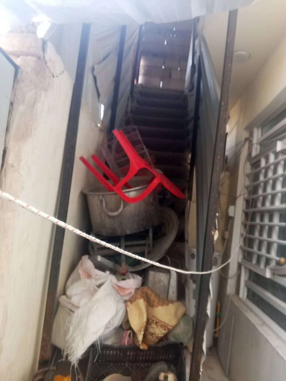 السلام عليكم درج طول ماته 8متر العرض ماته 90 بايات بي صحن متره ونص اب مترتين الستفسار الاتصال على الرقم ‏‪***********‬‏
