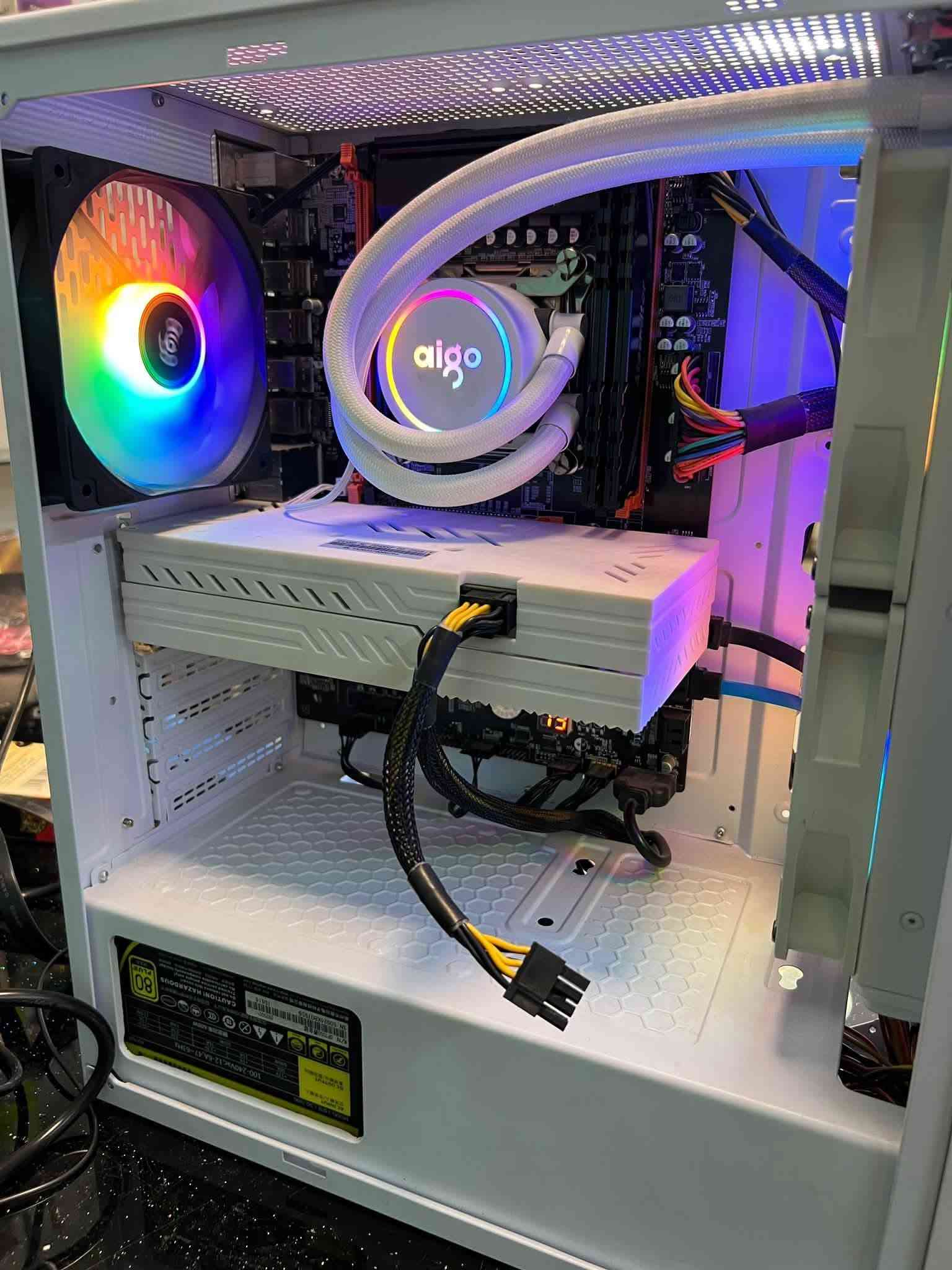 🔥 للبيع كيسGaming فقط بدون ملحقاته قوية - RTX 3050 🔥

💻 المواصفات:
- المعالج: Intel Core i5-10400F - 6 كور 12 مسار
- كرت الشاشة: NVIDIA GeForce RTX 3050
- الرام: 16GB DDR4
- المذربورد: Gigabyte B460M DS3H V2
- التبريد: تبريد مائي DeepCool GAMMAXX L240
- الباور: 650W اصلي
- التخزين: SSD 120GB + HDD 1TB (930GB)
- الكيس: Gaming RGB

🎮 تشغل: GTA 6 / Warzone / Valorant / Fortnite / FC 25 / Cyberpunk على دقة عالية + ميزة DLSS

📍 المكان: كركوك
💰 السعر: 850 الف وبيها مجال
📞 تواصل: ***********

نظافة 100% وما مفتوحة تصليح
---
مكاني كركوك  يوجد توصيل
فقط كيس للبيع حته  كارتونات التجميعه موجوده
