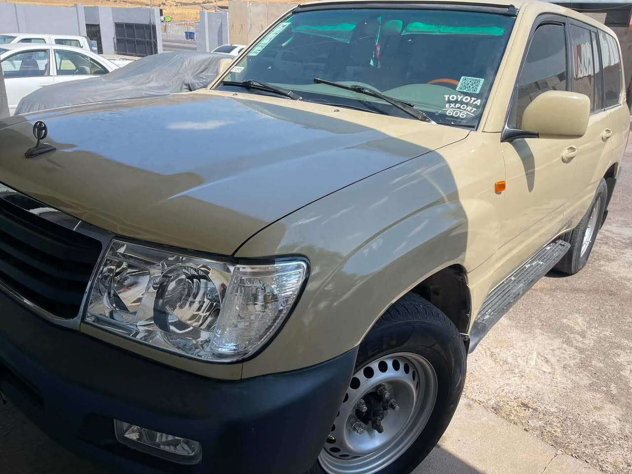 مونيكا بو فروشتن ٢٠٠٣ سى روبع برانةوة ليدران بة شةرت رةنكى كوراوة لة رةش بو خاكى سةيارةكة علوجة كيشةى مةدةنى بةشةرت تةنها سلايد نية لة هةوليرم ***********
